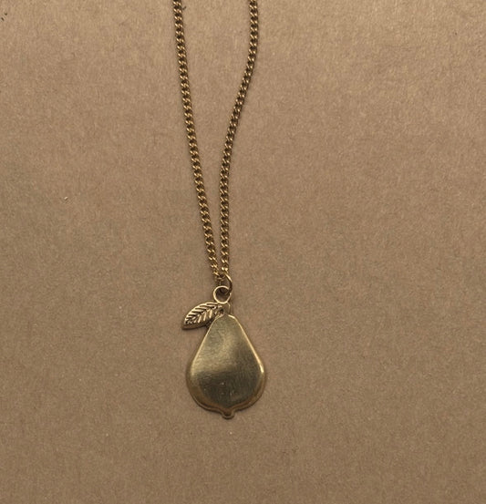 QUINCE NECKLACE