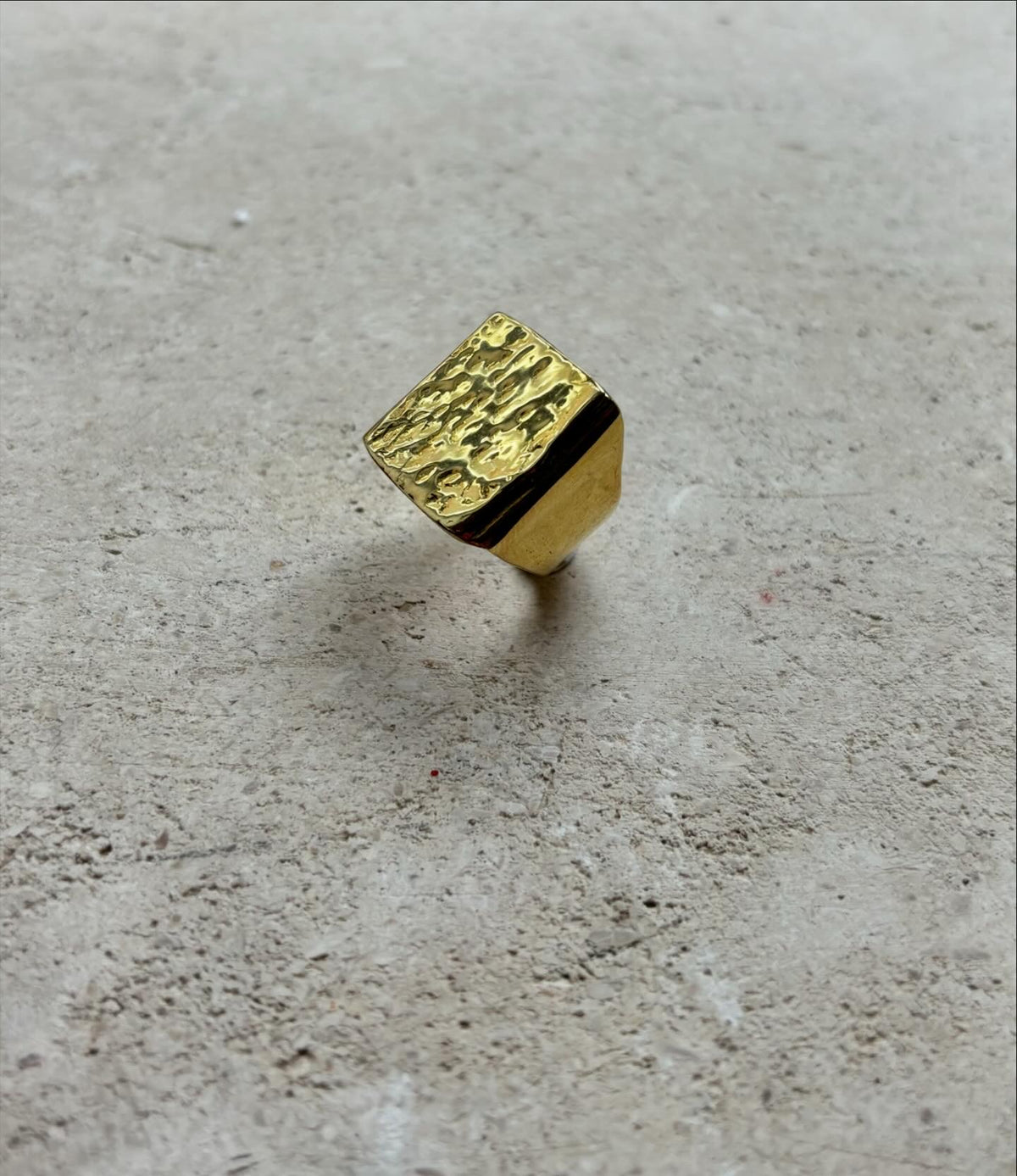 SIGNET RING